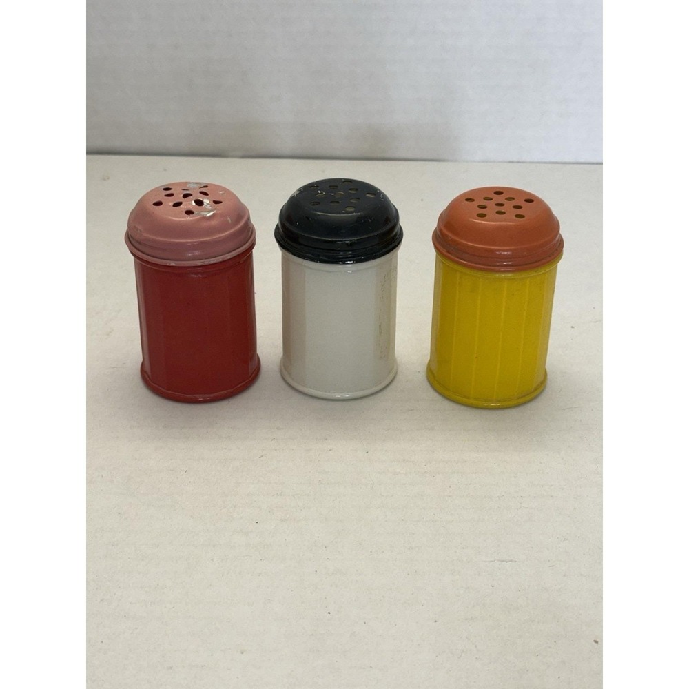 Gemco Yellow Red White Kitchen Spice Shakers Mid Century Modern Retro Glass